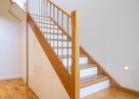 Cầu thang gỗ tiết kiệm không gian nhỏ hẹp